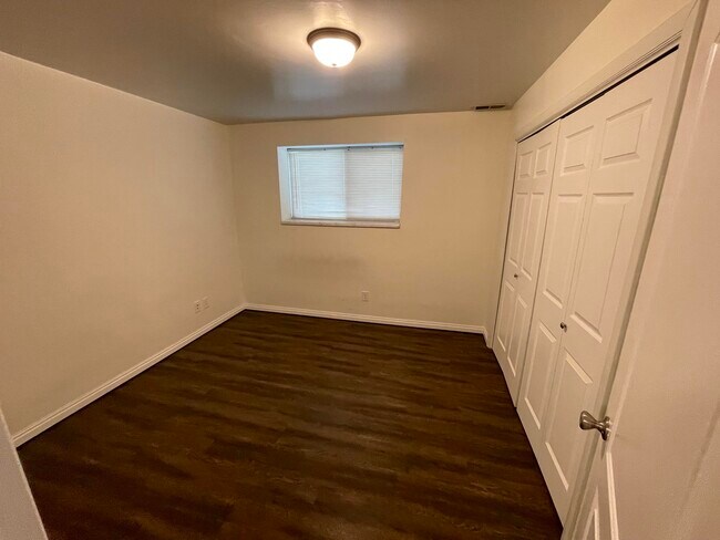 Building Photo - 1093 E 30 S
