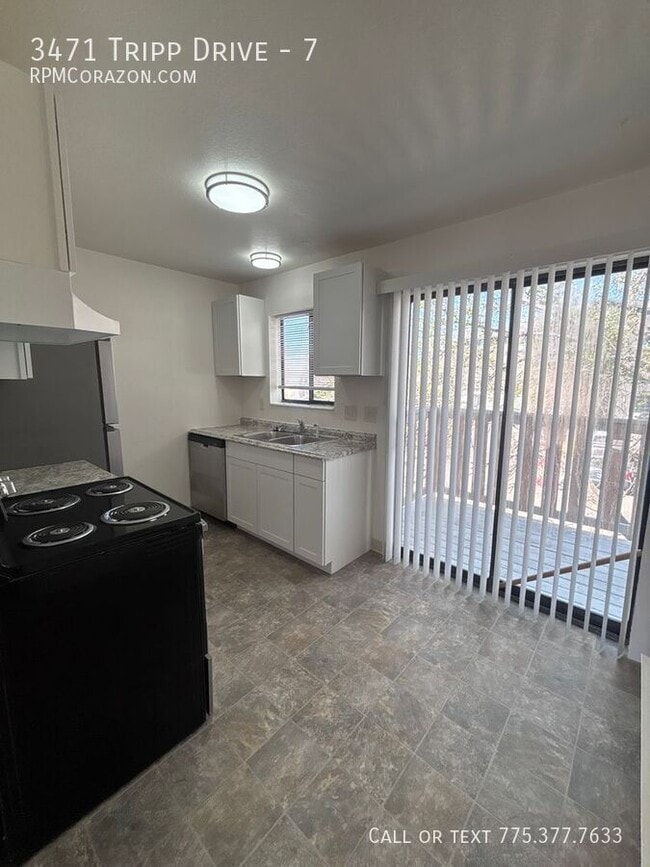 Building Photo - 3471 Tripp Dr