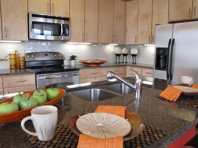 Building Photo - Luxe 1-Bed Apartments: Modern Comfort in U...