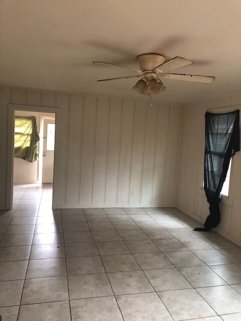 Foto del edificio - 211 E Jordan St