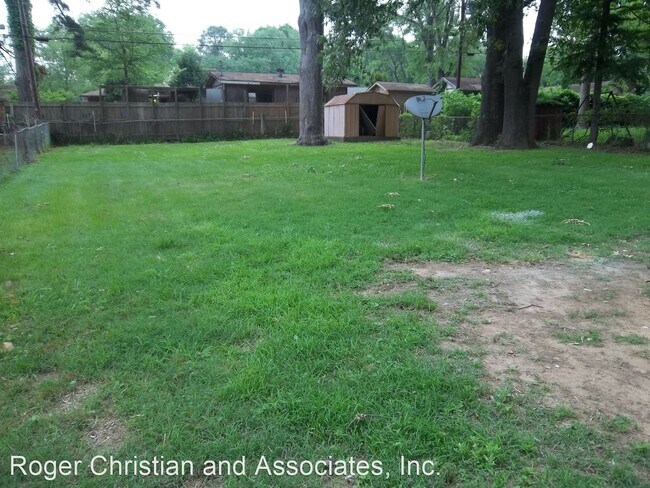 Building Photo - 3 br, 1 bath House - 2832 Holiday Lane