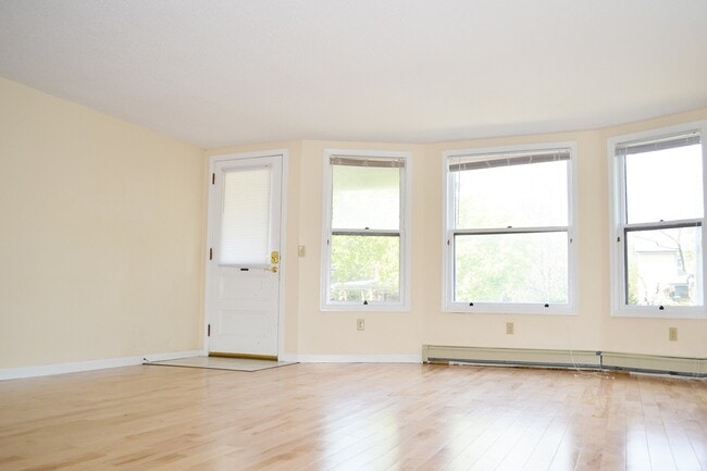 Building Photo - 102 N Winooski Ave