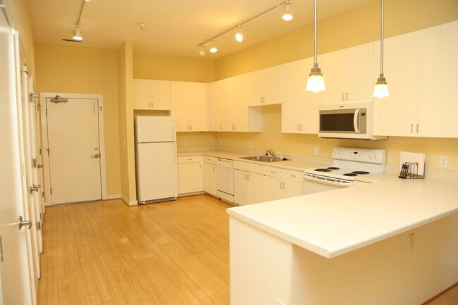 Foto del edificio - 2 Bedroom Available at the 820 Condos!