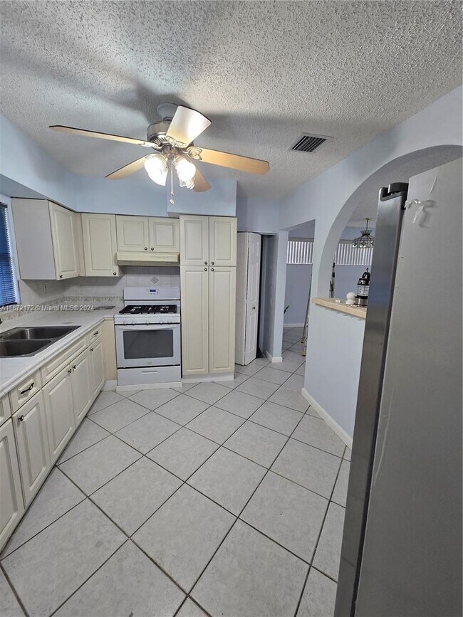 Foto del edificio - 1135 NE 177th Terrace
