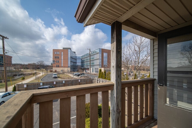 Building Photo - 701 N Dicks St