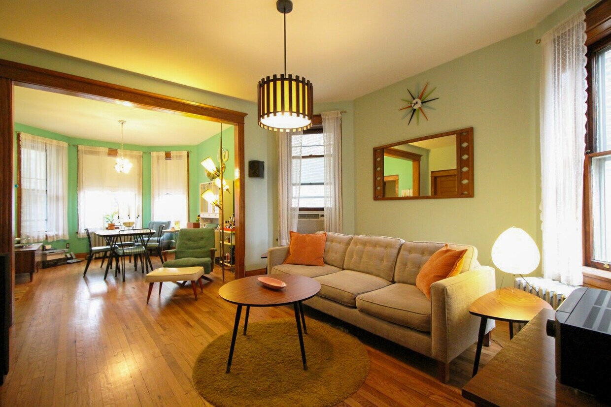 Foto principal - 2036 N Sawyer Ave