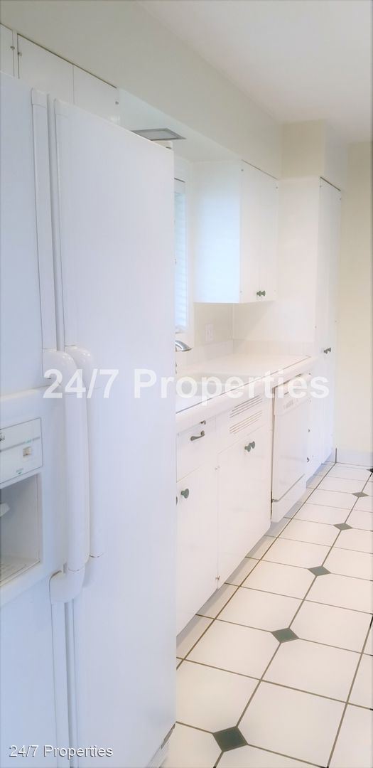 Foto del edificio - 3 br, 2 bath House - 1480 SW Huntington Ave.