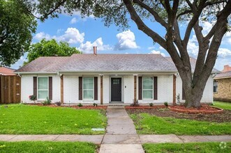 Building Photo - 3202 Lindbergh Dr