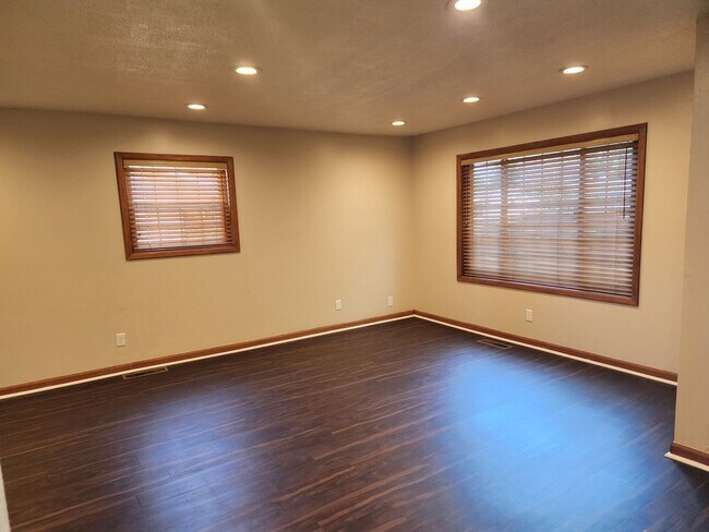 Building Photo - 3 bedroom 1 bath