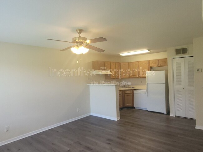 Foto del edificio - 4736 Walden Cir