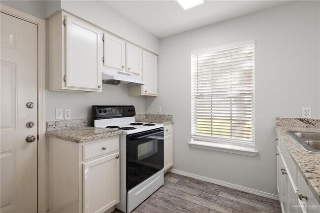 Building Photo - 10 West Dr