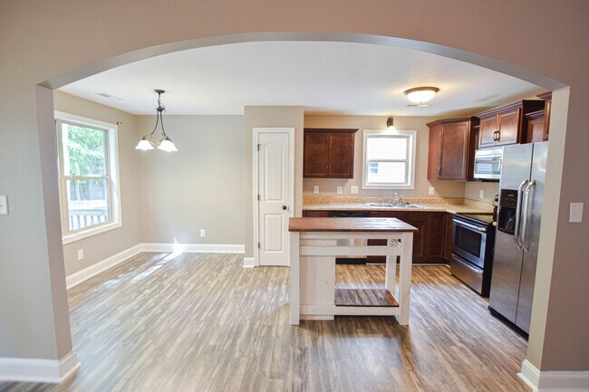 Foto del edificio - Pet Friendly Three Bedroom!