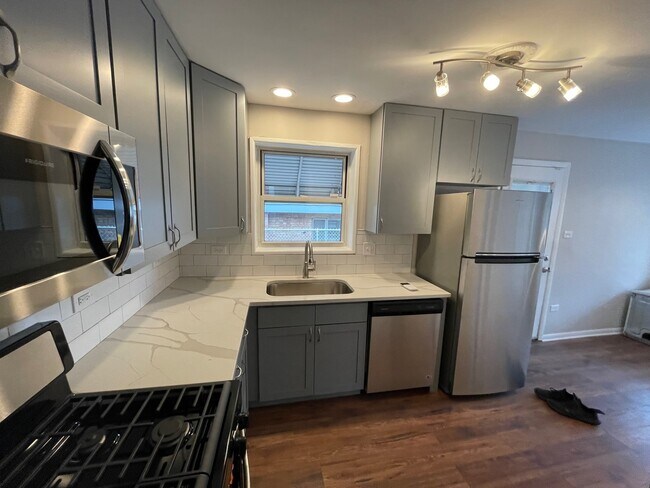 Foto del edificio - 14634 Kenwood Ave