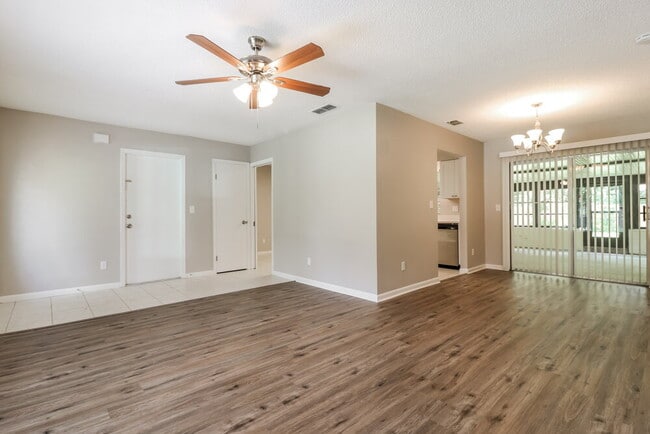 Building Photo - 17507 Cranbrook Dr