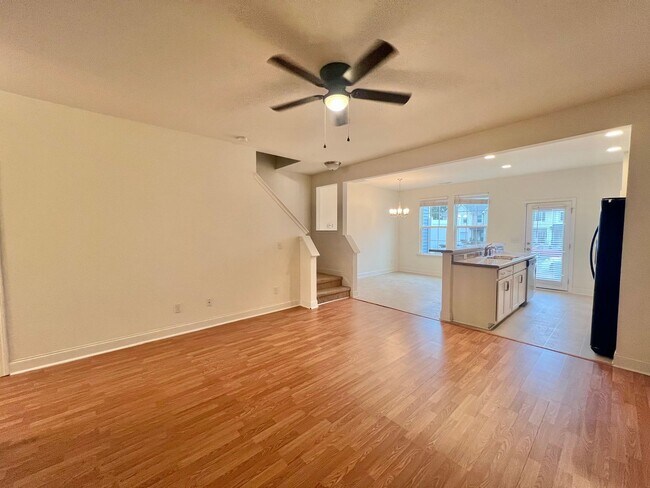 Building Photo - Stunning 3BD, 3BA Raleigh Townhome in an H...