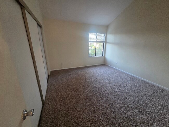 Building Photo - 140 E El Norte Pkwy