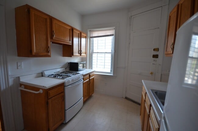 Building Photo - 116 Englewood Ave