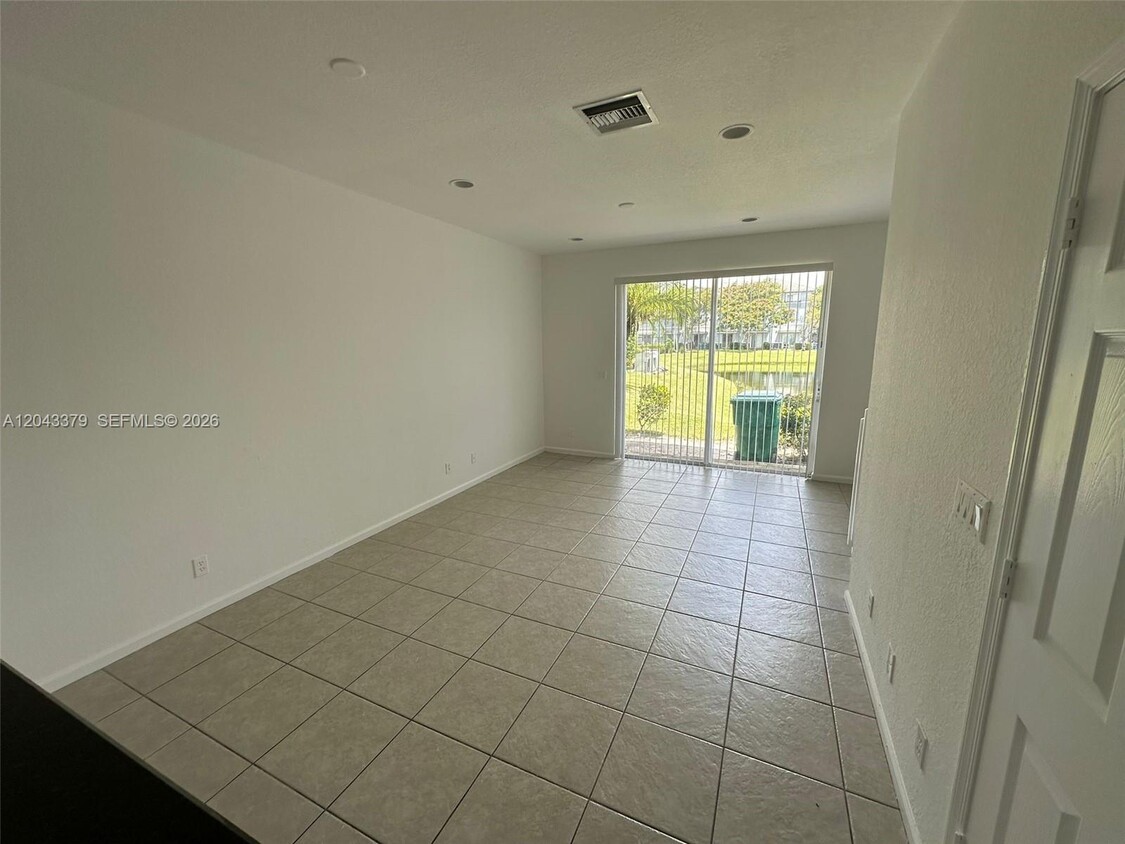 Foto del edificio - 3595 NW 13th St