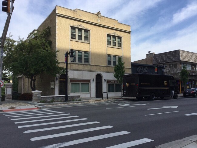 Frente - 714 Lee St