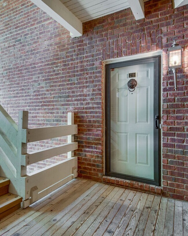 Foto del edificio - Beautiful Two Bedroom Green Hills Condo Wi...