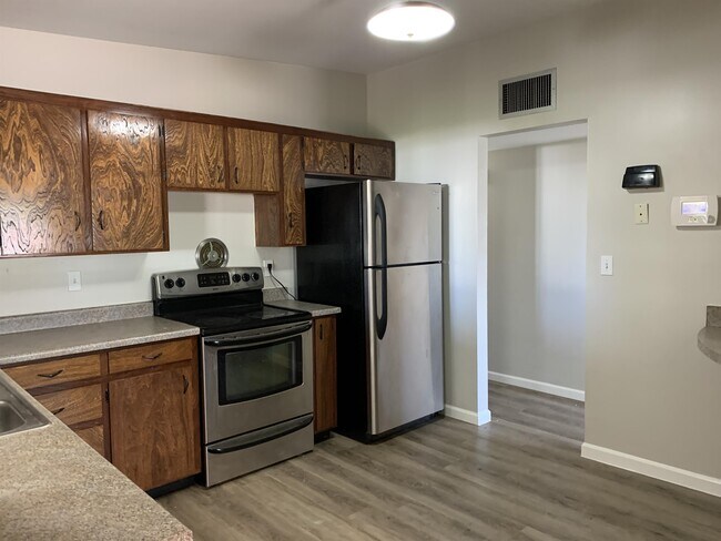 Foto del edificio - 2540 N Tyndall Ave