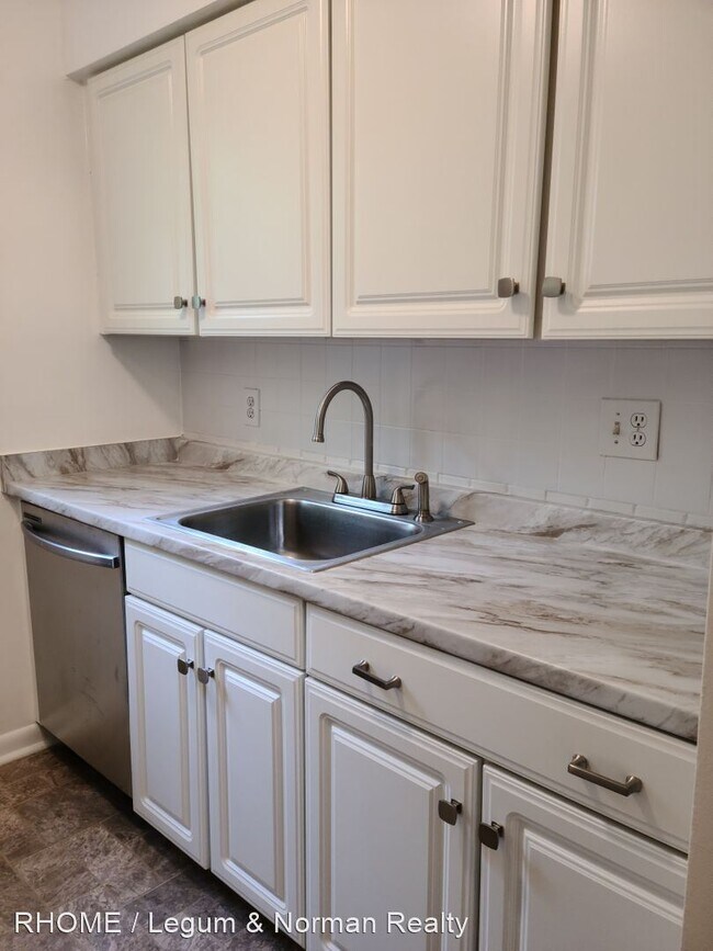 Foto del edificio - 2 br, 1 bath House - 2030 N Vermont St #203