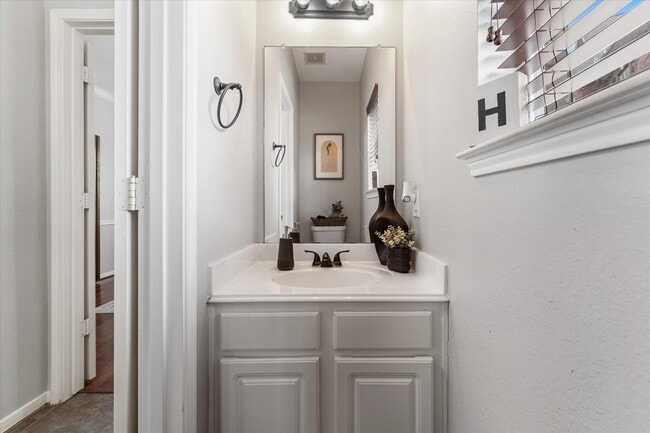 Building Photo - 4318 Raintree Ct