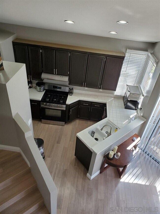 Foto del edificio - 1375 Serena Cir