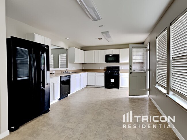Foto del edificio - 6448 Mountain Pines Ln