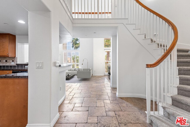 Building Photo - 5831 Seawalk Dr