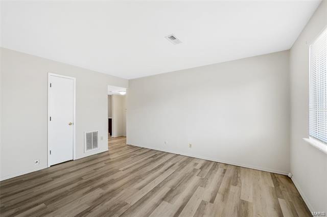 Building Photo - 4 E Rock Creek Manor