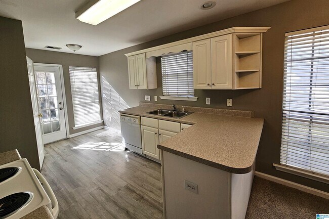 Foto del edificio - 356 Rocky Ridge Cir