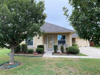 Building Photo - 1017 Stewart Dr