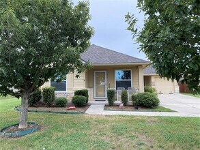 Building Photo - 1017 Stewart Dr