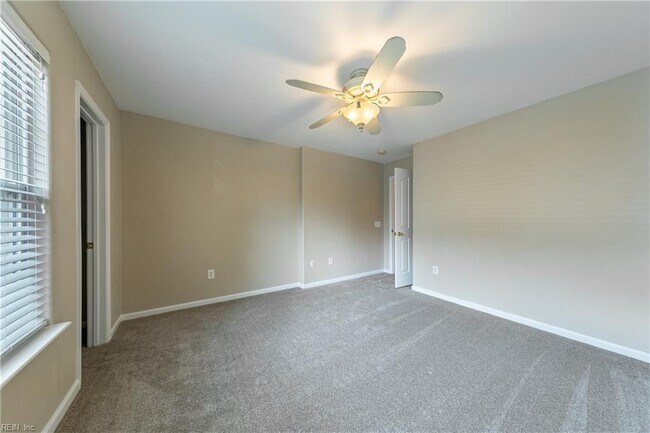 Foto del edificio - 108 White Cedar Ln