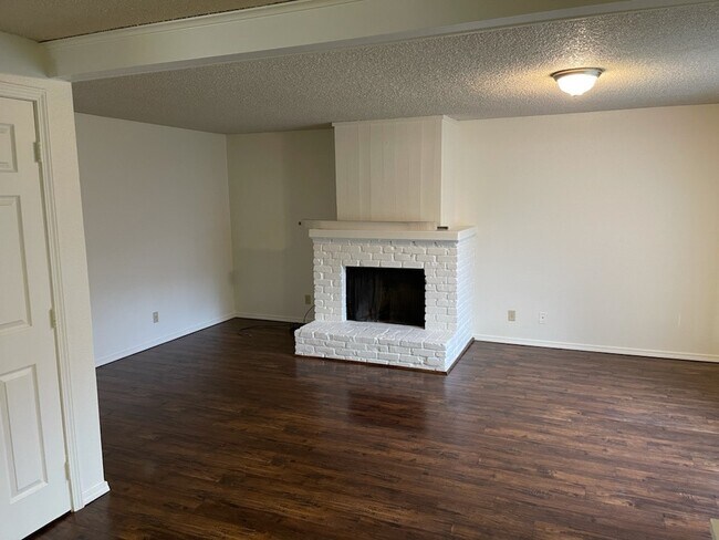 Building Photo - 4276 Meadowbrook Court Northeast, Unit 4282