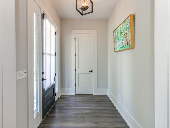 Foto del edificio - 704 West End Cir