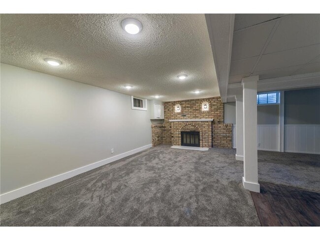 Building Photo - 11020 W River Rd