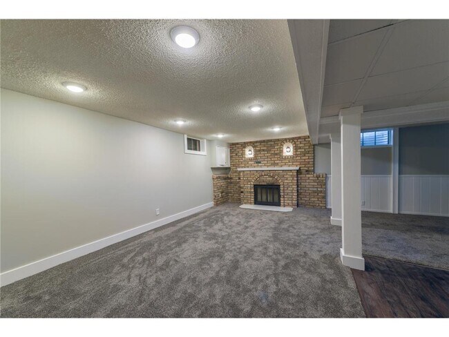 Foto del edificio - 11020 W River Rd