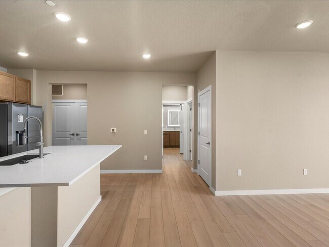 Foto del edificio - Modern 2-Bedroom Condo with Private Patio & Garage in Denver’s Gateway Corridor