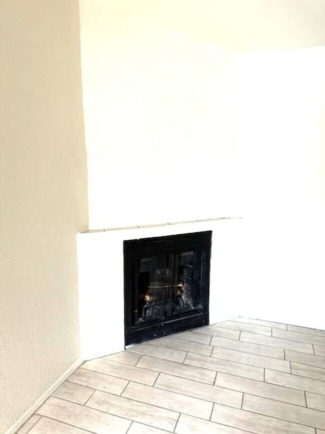 Foto del edificio - 2 bed 2 bath condo with balcony