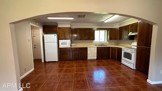 Building Photo - 3 br, 1.5 bath House - 107 Westside Dr