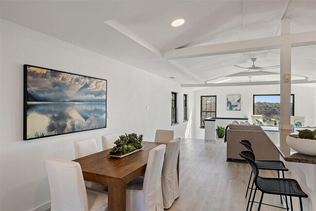 Foto del edificio - 1201 Lakeshore Dr