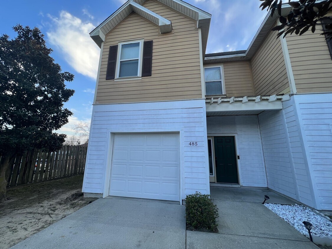 485 Westgate Wy, Mary Esther, FL 32569 Townhome Rentals in Mary