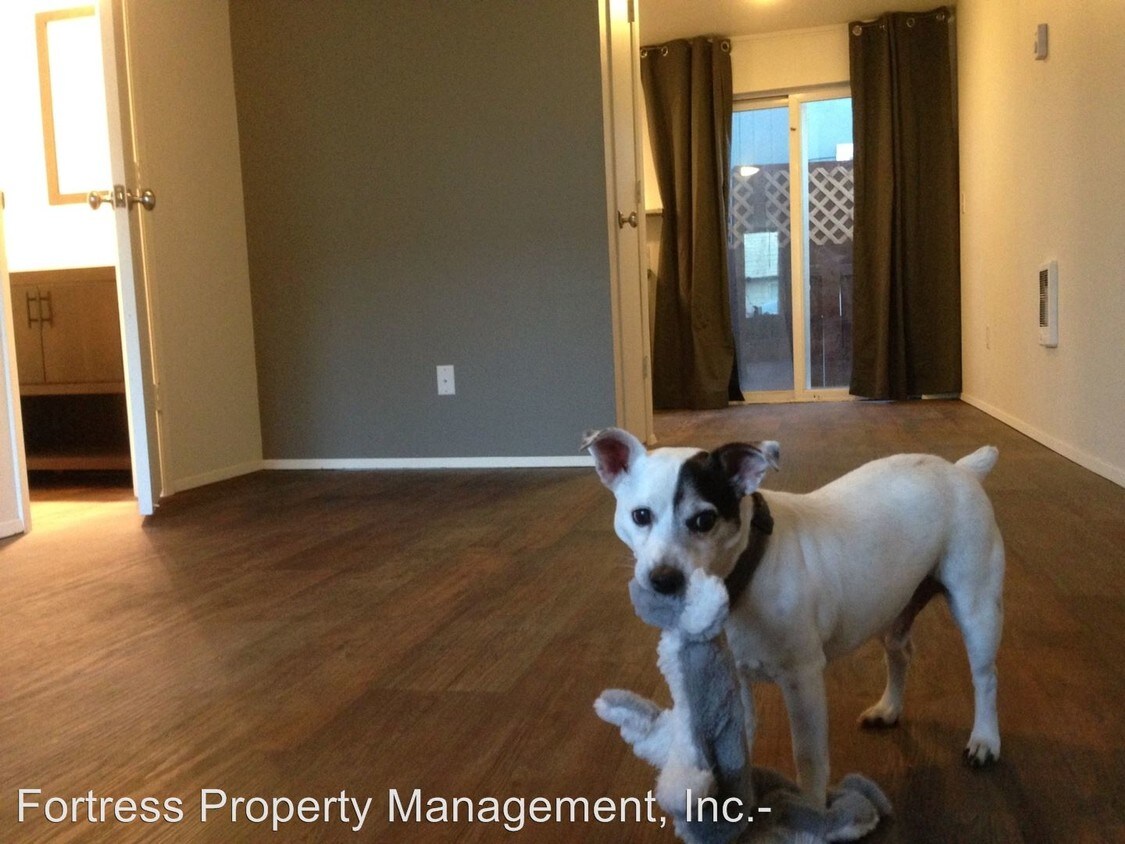 Foto principal - 9027-9041 N Saint Louis Ave