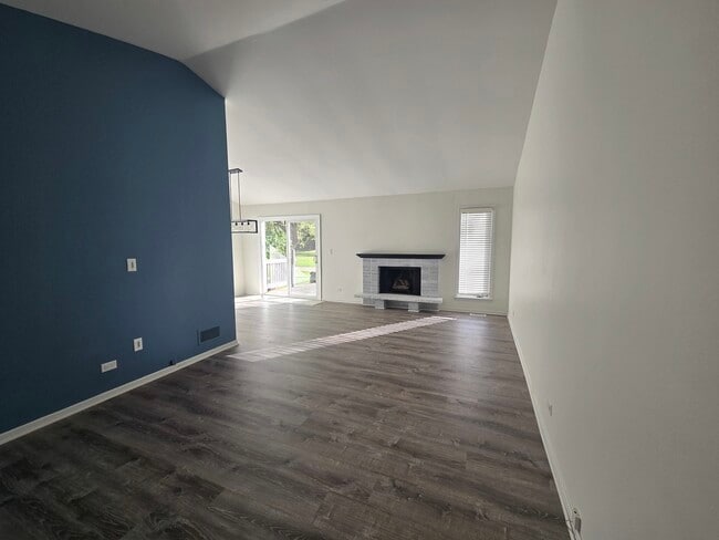 Building Photo - 39875 N Golf Ln