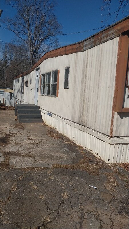 Foto del edificio - 1075 Sweeten Creek Rd