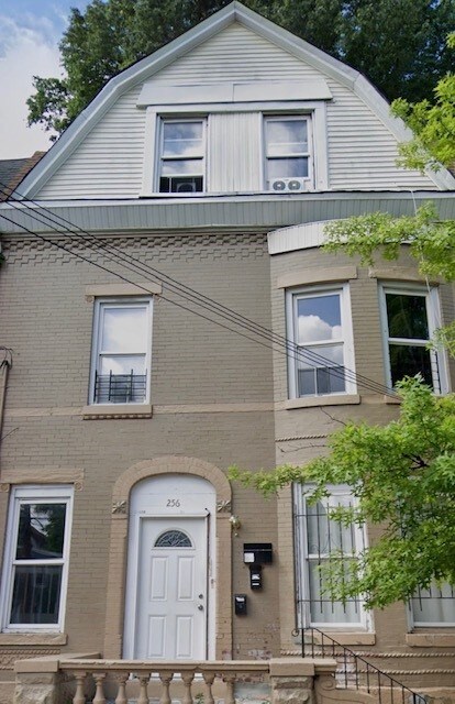 Primary Photo - 256 6th Ave W