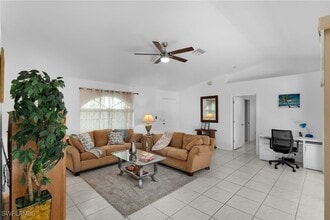 Building Photo - 310 SE 27th Terrace