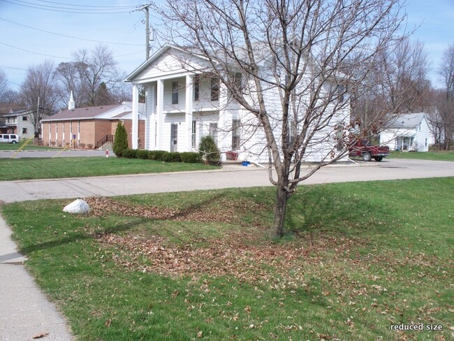 Building Photo - 203 Monroe St